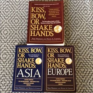 International travel book bundle 📚